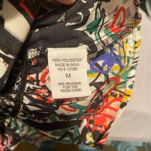 Women's medium grafitti puffed sleeved cropped top